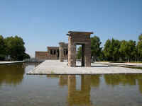 templo_debod002.jpg (31894 bytes)