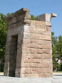 templo_debod007.jpg (55367 bytes)