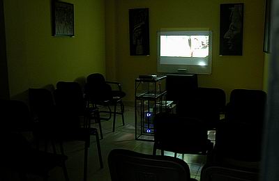 Sala de Proyecciones y cursos de la Asociación Andaluza de Egiptología en su Sede de Sevilla.