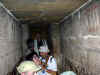 Viaje a Egipto ASADE SS 2004. En el interior de una de las criptas del Templo de Hathor en Dendera.