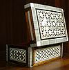 Caja de madera incrustaciones de nacar. 10x5 cm.