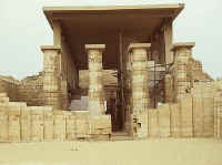 djeser_saqqara05.jpg (42354 bytes)